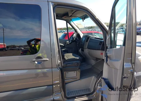 2015 Mercedes-Benz Sprinter 2500 Normal Roof from USA, damaged, VIN WDZPE7CD0FP158720